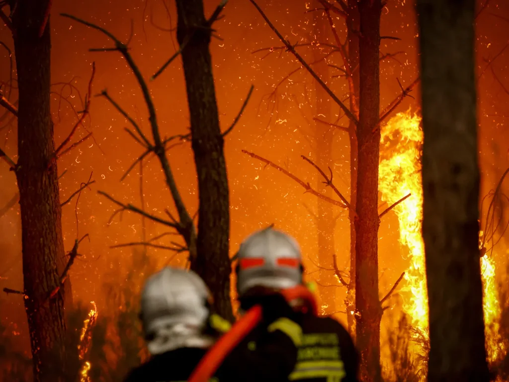 Macron tiene una riunione di crisi del governo francese mentre l’incendio si avvicina a Bordeaux