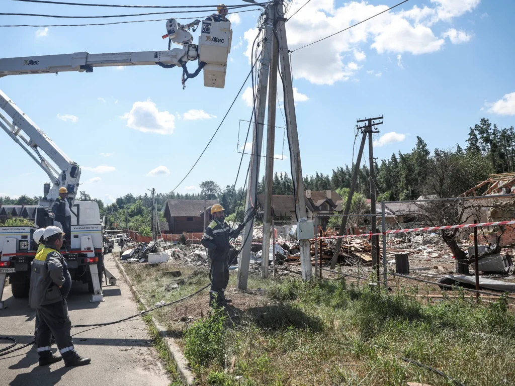 Almeno 15 morti negli attacchi ucraini e russi nel campo di vacanza