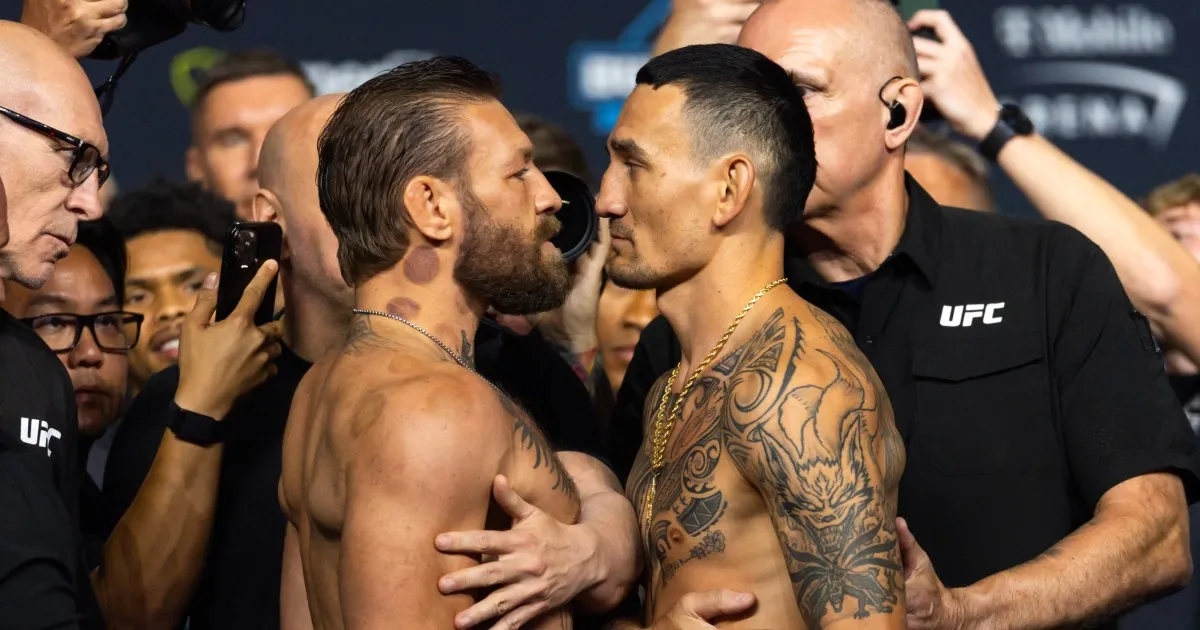 Conor McGregor pesa 170,5 libbre nell'incontro di UFC 329 contro Max Holloway