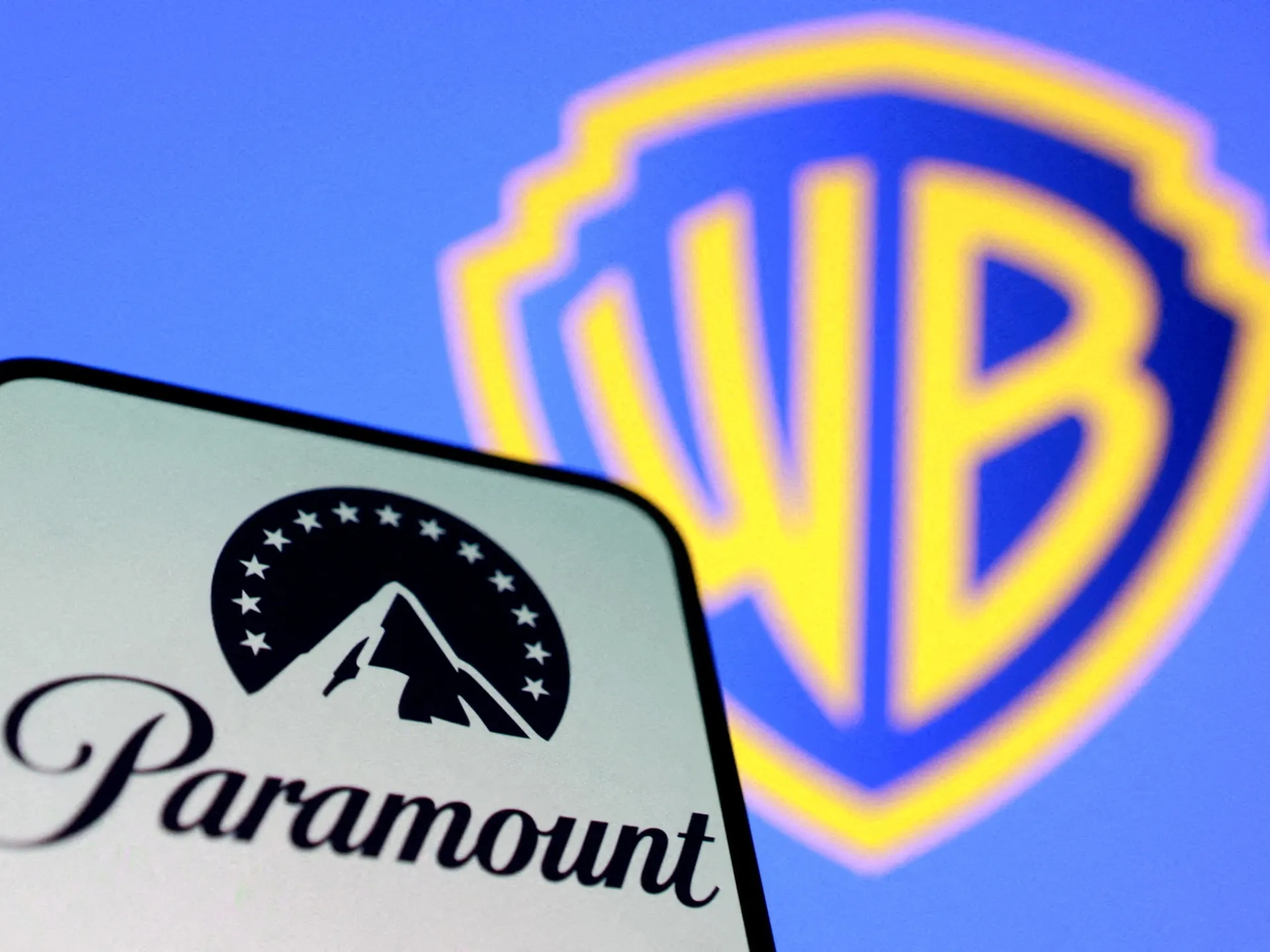 I giudici americani ordinano di sospendere la fusione Paramount-Warner Bros