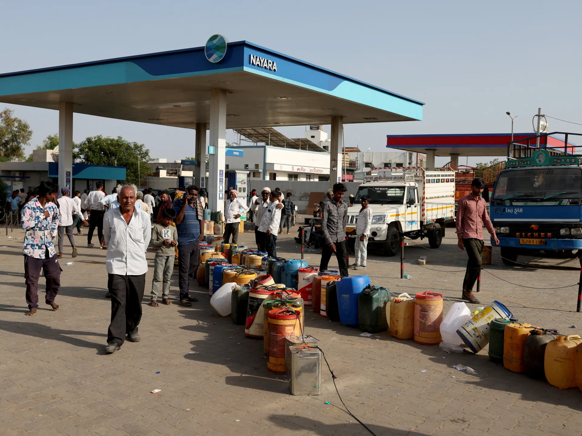 I prezzi del petrolio toccano i massimi da un mese mentre gli attacchi USA-Iran offuscano le prospettive dello Stretto di Hormuz