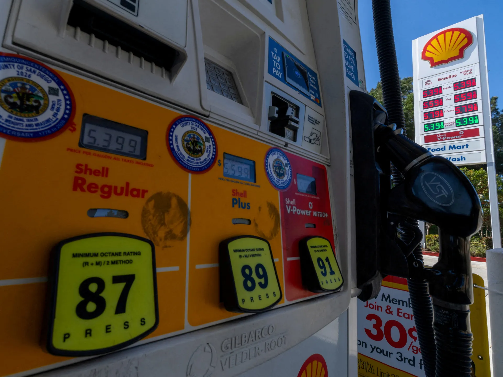 I prezzi della benzina negli Stati Uniti diminuiscono nonostante le continue incertezze con l’Iran