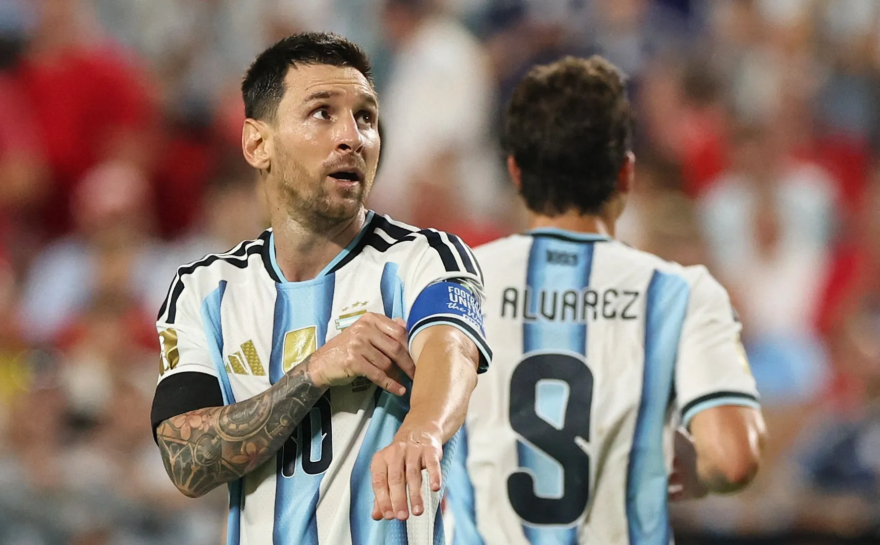 I veterani della guerra argentina sollecitano l'attenzione sul calcio per la semifinale della Coppa del Mondo d'Inghilterra