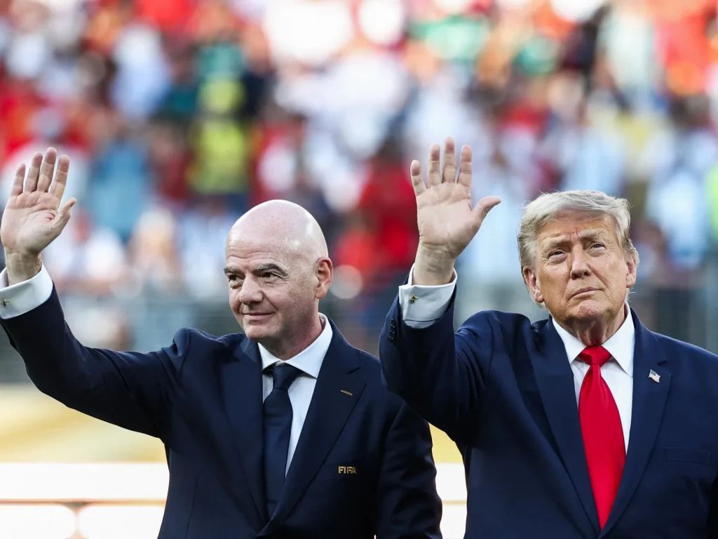 Il CIO respinge la denuncia del gruppo per i diritti umani contro Infantino, alleato di Trump