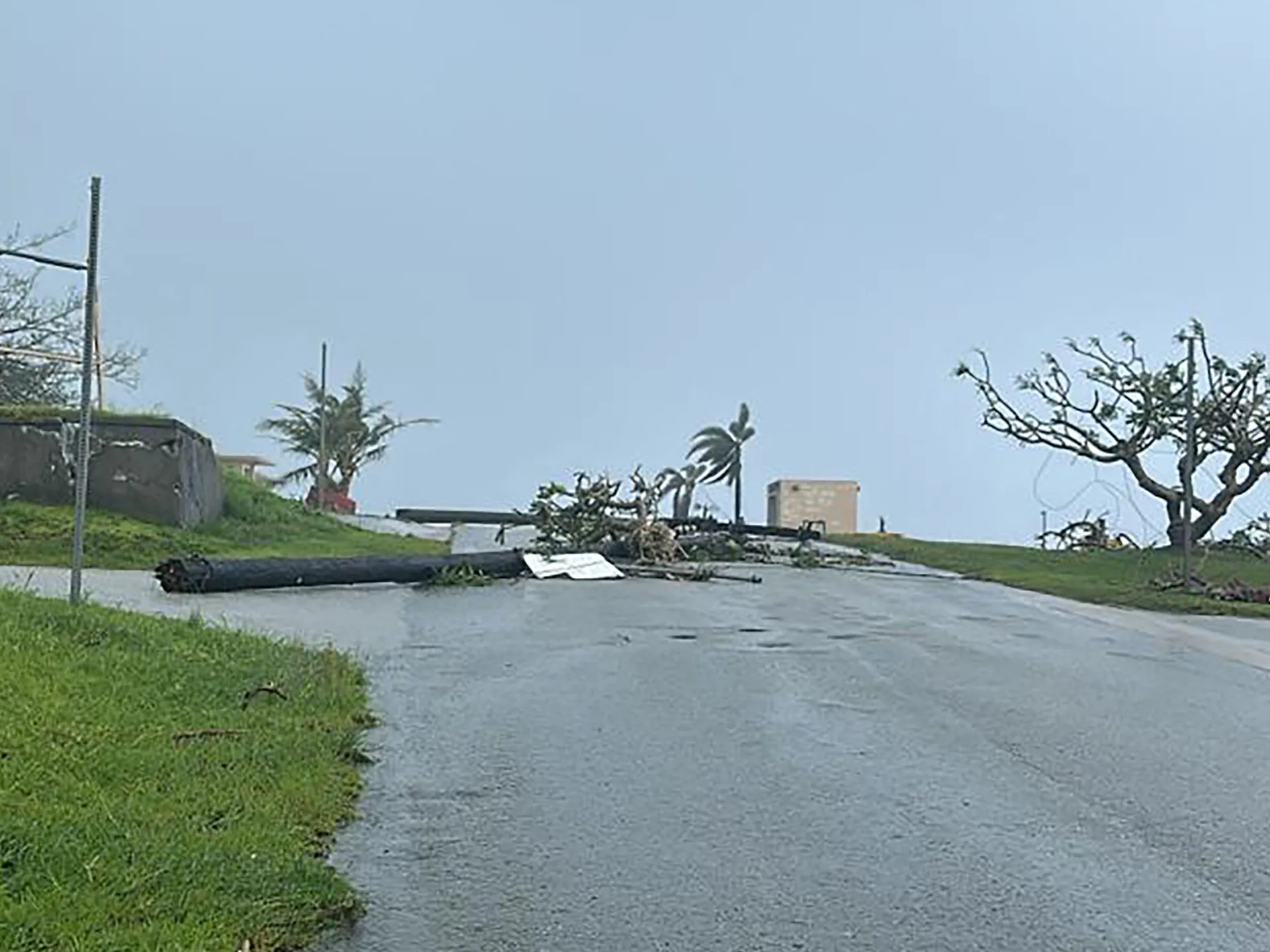 Il super tifone Bavi si abbatte sulle isole americane del Pacifico