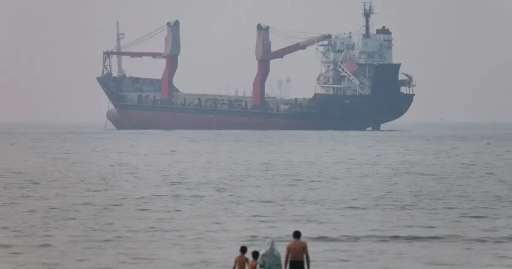 L'Iran mette in guardia le navi dall'utilizzare rotte non approvate nello Stretto di Hormuz