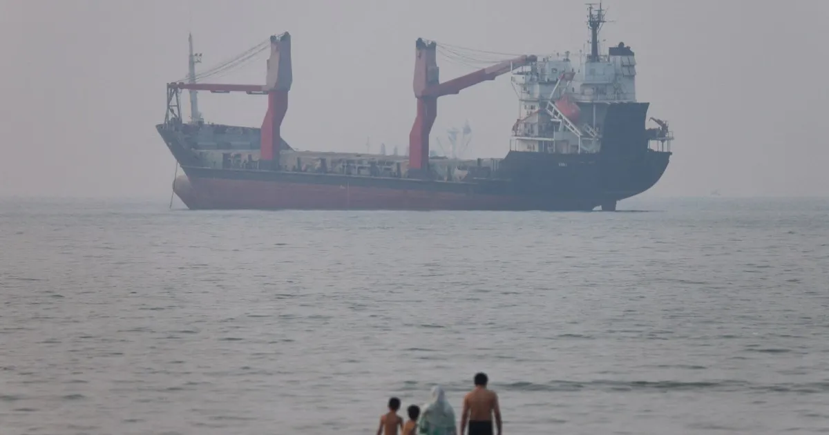 L'Iran mette in guardia le navi dall'utilizzare rotte non approvate nello Stretto di Hormuz