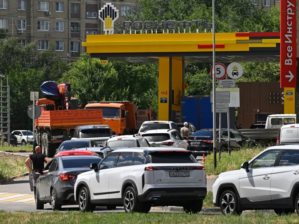 "La crisi è profonda": il punto di vista della Russia sull'aggravarsi della carenza di carburante