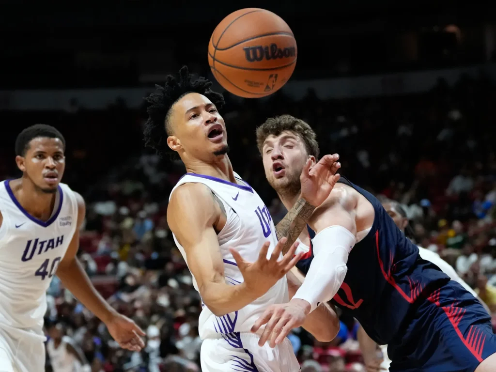 La guardia degli Utah Jazz Trey Alexander è andata in barella fuori dal campo nella NBA Summer League