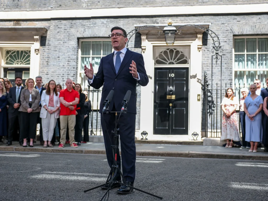 Non credere alla macchina delle pubbliche relazioni di Andy Burnham