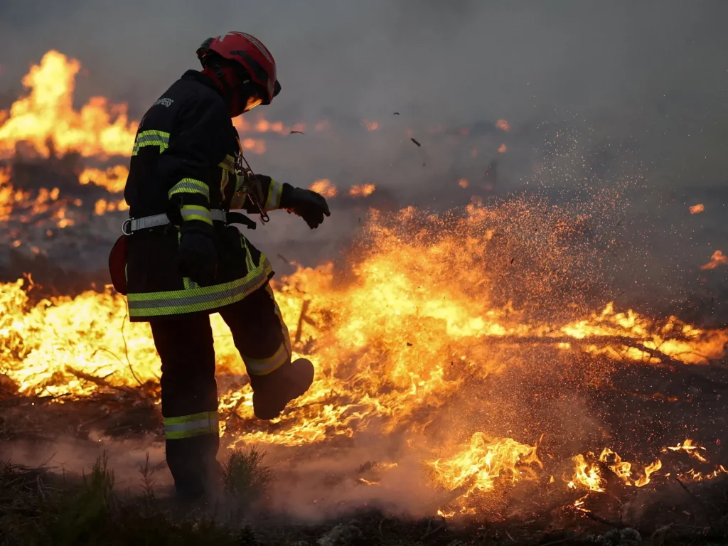 Si prospettano ore difficili mentre Francia e Spagna continuano a combattere gli incendi