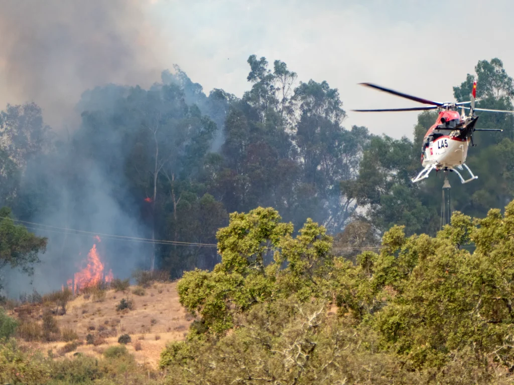Spagna e Francia combattono contro gli incendi violenti e corrono un alto rischio di ulteriori incendi