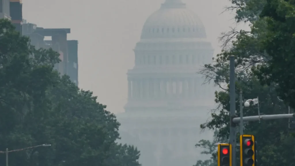 Trump minaccia il Canada con costi tariffari più elevati per il fumo degli incendi