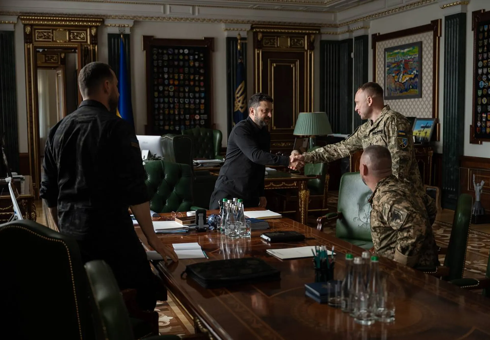 Zelenskyj sostituisce il capo militare ucraino dopo le proteste