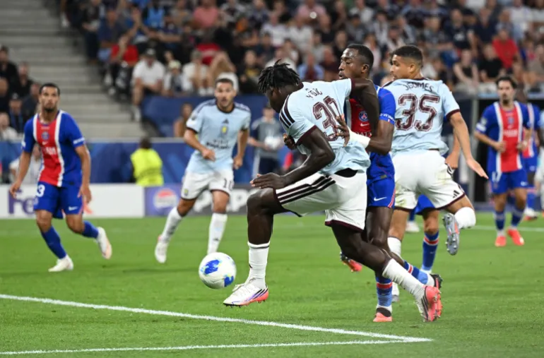 Brian Madjo dell'Aston Villa segna il suo primo gol