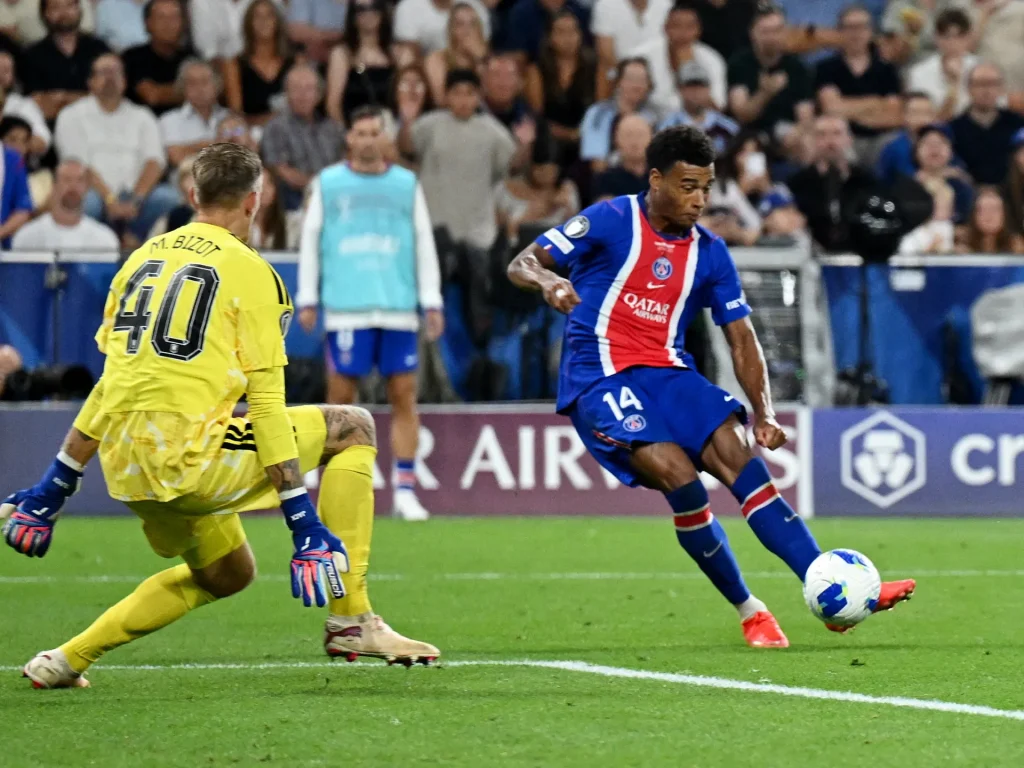 Il PSG vince consecutivamente la Supercoppa UEFA battendo l'Aston Villa