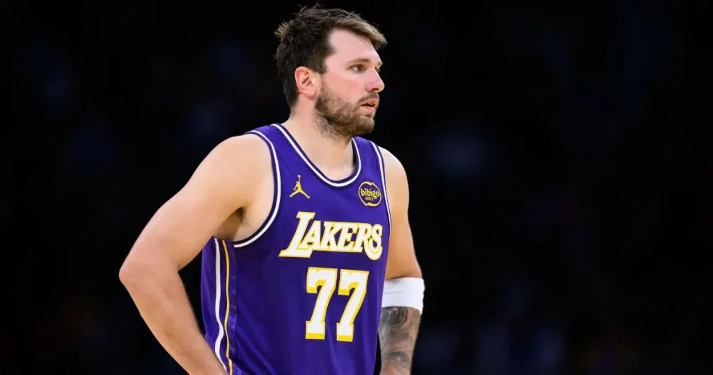 Josh Kushner, Bob Iger, acquistano i Los Angeles Lakers per la cifra record di 12,5 miliardi di dollari