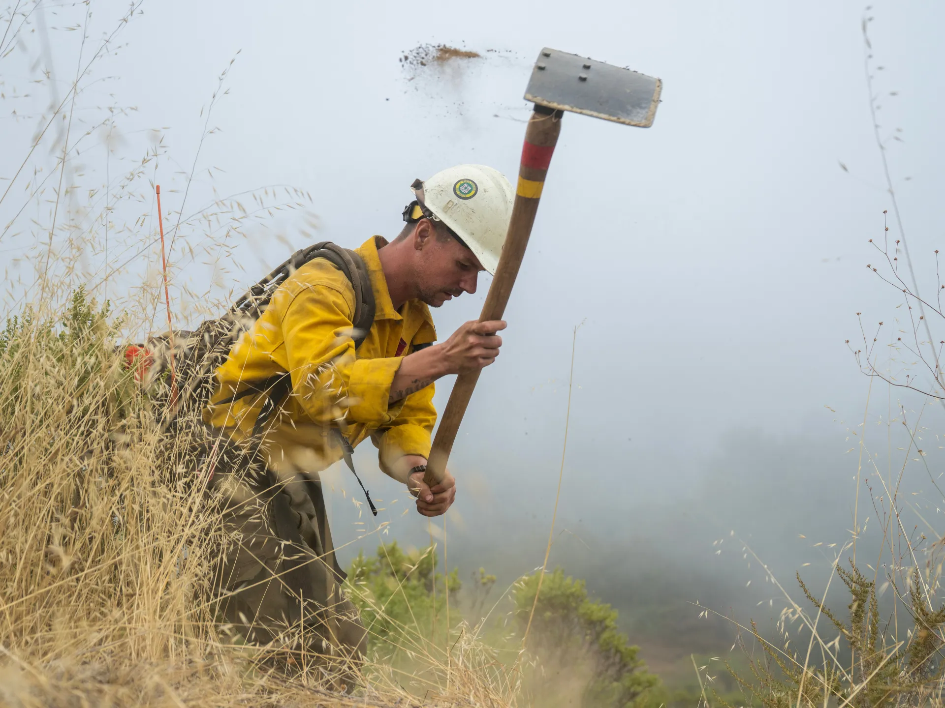 La California affronta numerosi incendi mentre la forza lavoro dei vigili del fuoco è a dura prova | Notizie sulla crisi climatica