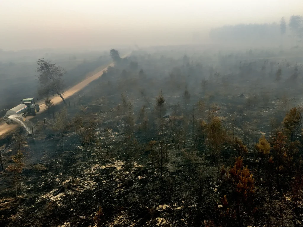 Il più grande incendio mai registrato in Belgio si estende verso il confine tedesco