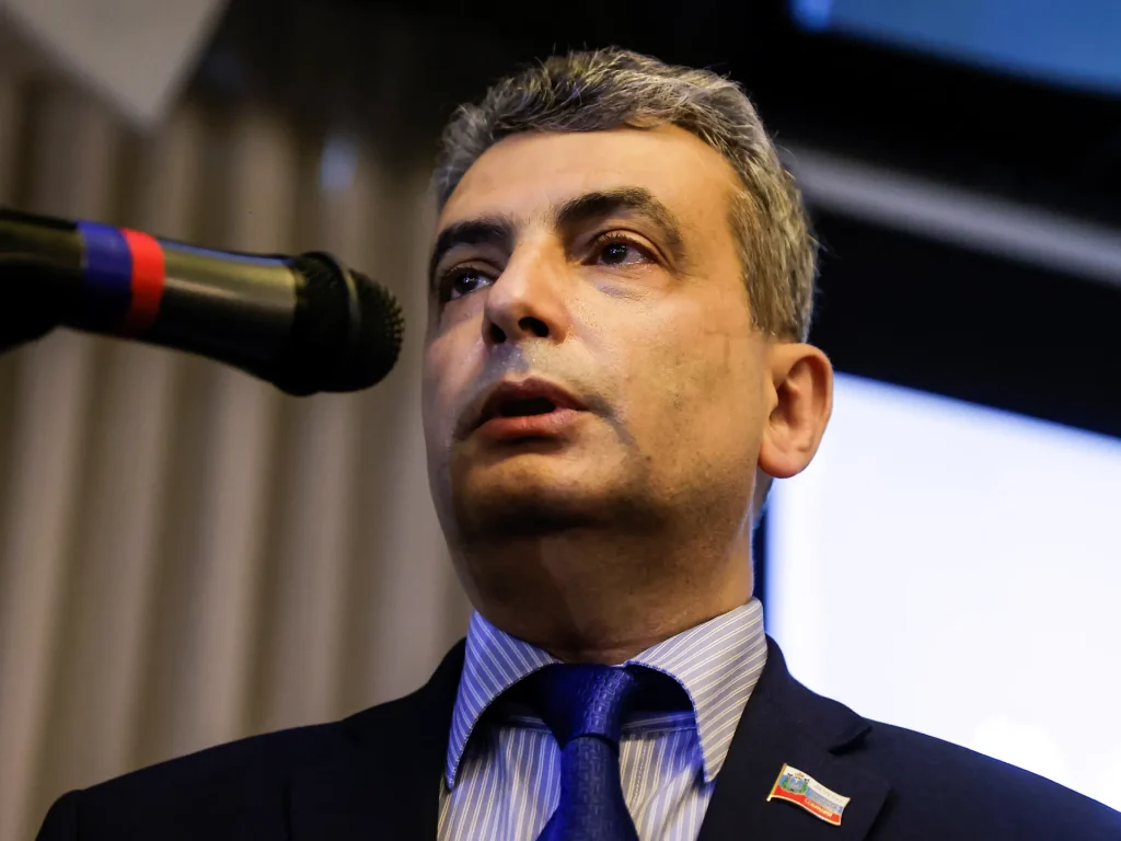 La Russia mantiene il divieto elettorale per l'opposizione Yabloko, vicedirettore della prigione