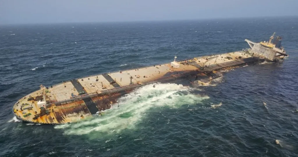 Iniziano i lavori di salvataggio della petroliera che perde petrolio al largo dell'Oman, afferma la società di rischio