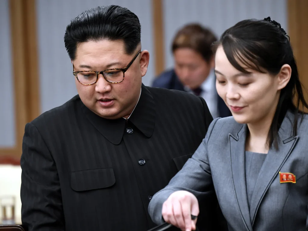 La sorella del leader della Corea del Nord nega i colloqui con gli Stati Uniti “ostili”.