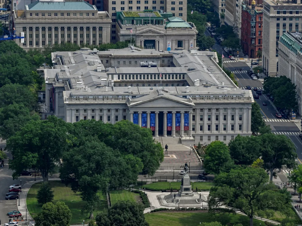 Il debito americano raggiunge i 40mila miliardi di dollari: a chi è debitore Washington e perché è importante?