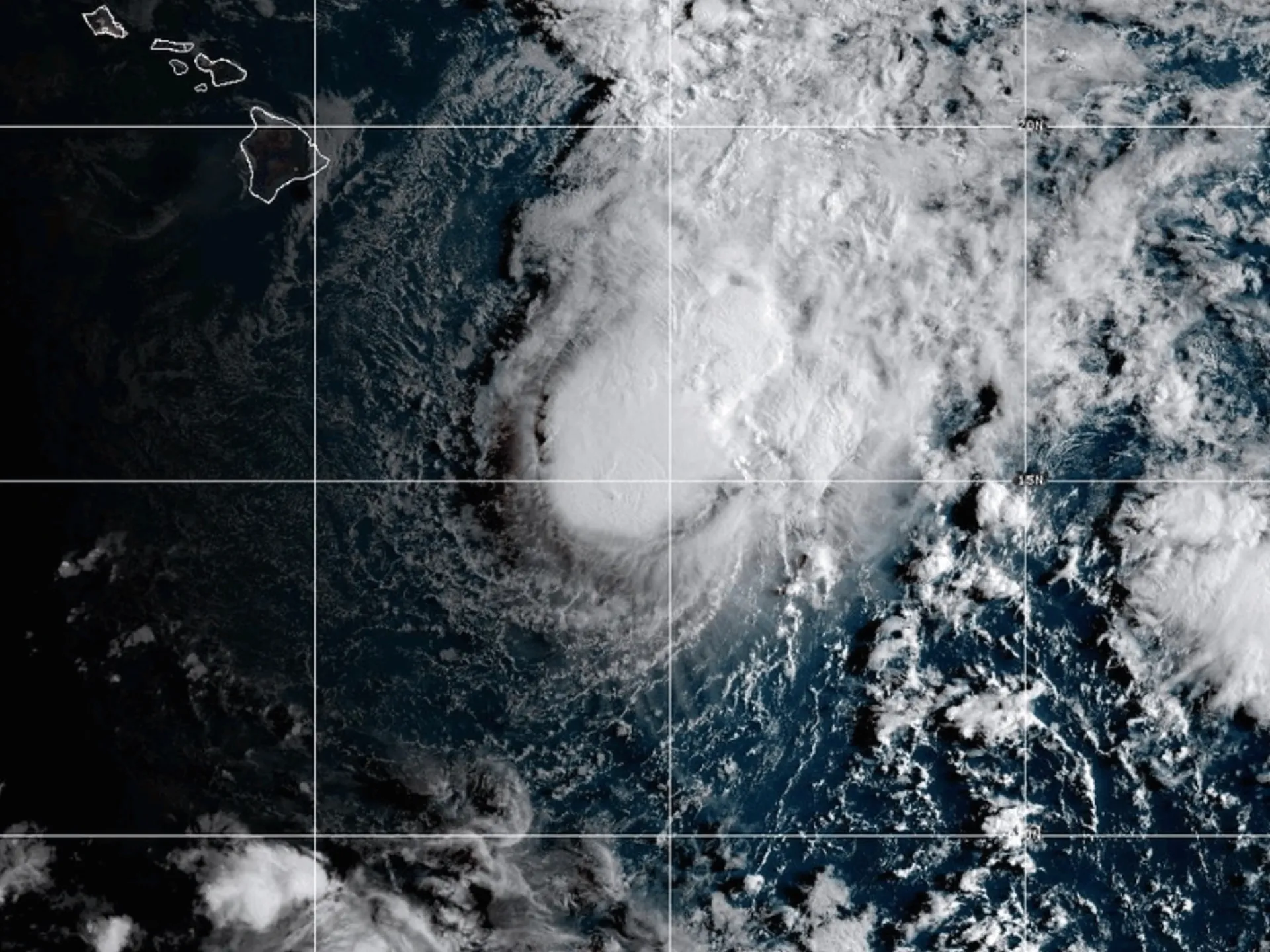 La tempesta tropicale Moke avanza verso le Hawaii con forti piogge e forti venti