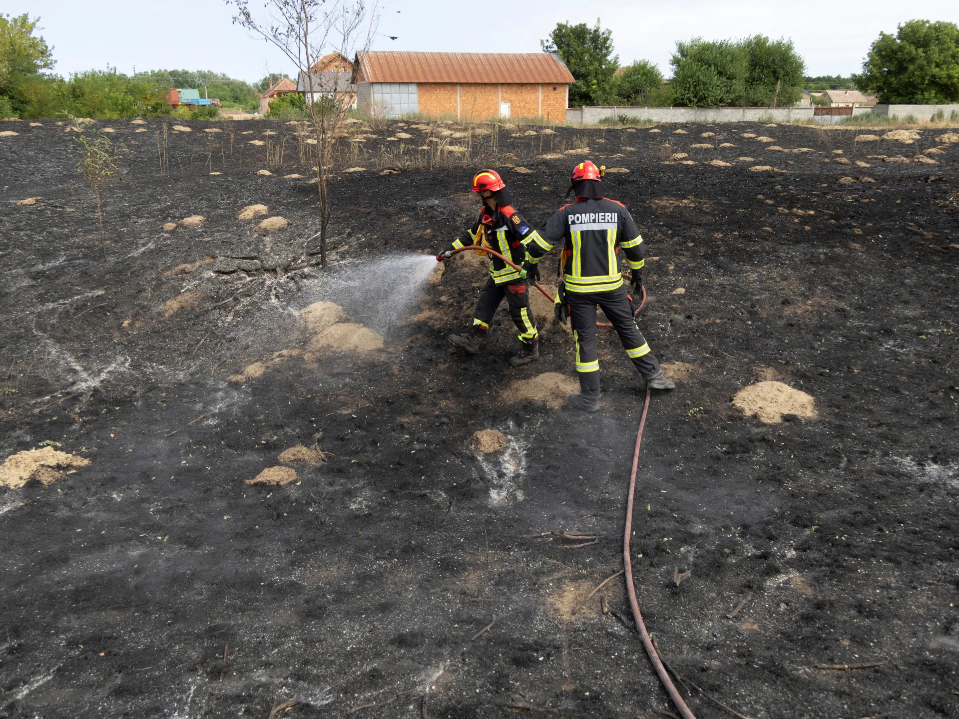 Ue, aerei russi aiutano la Serbia a combattere gli incendi