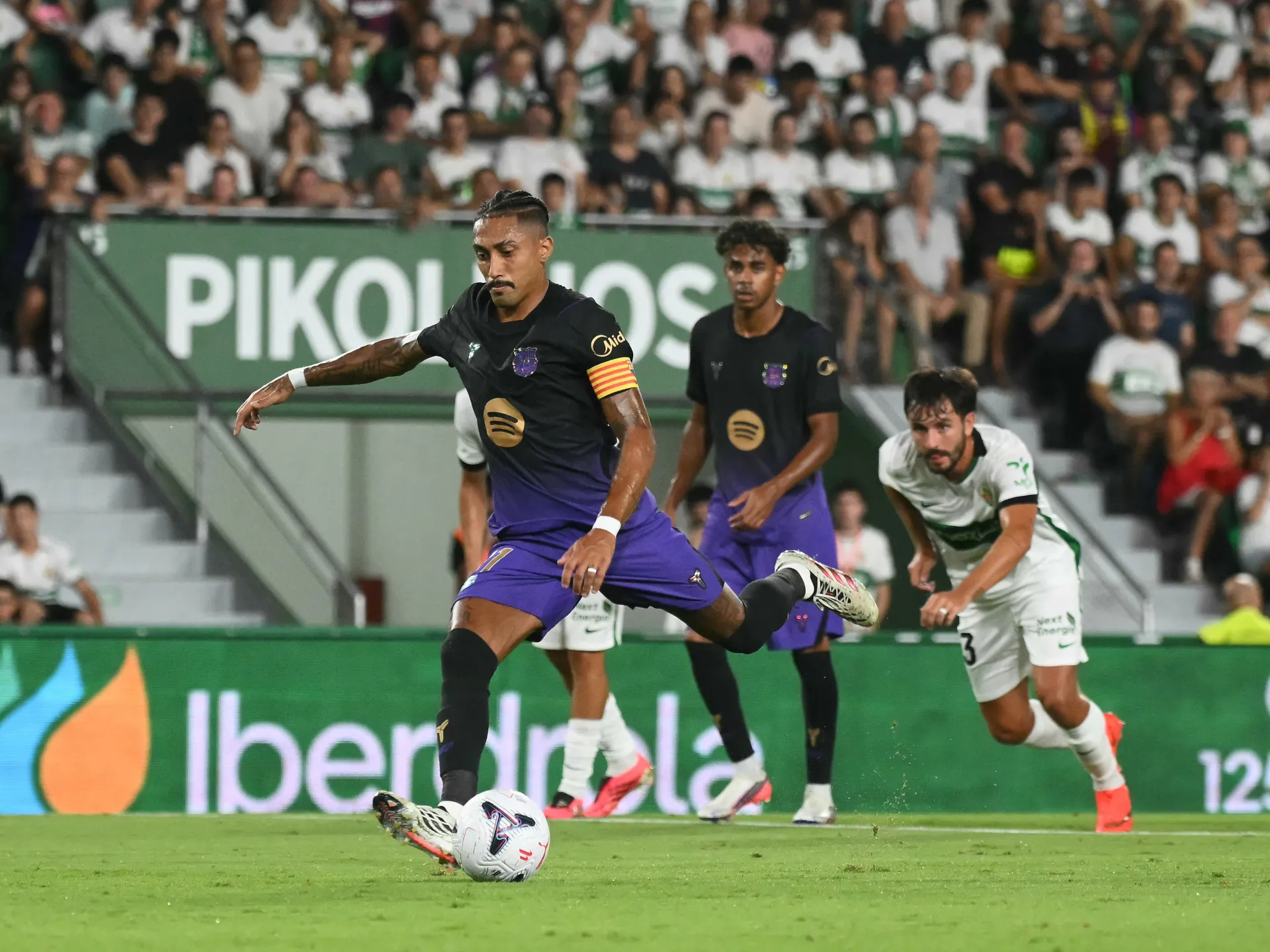 Rafhinha e Lopez segnano una doppietta mentre il Barcellona batte l'Elche 5-0