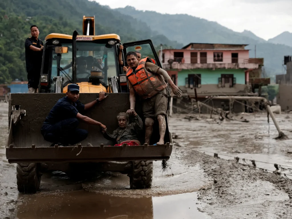 Inondazioni Nepal-Tibet: cosa è successo, cosa le ha causate e chi risulta disperso?