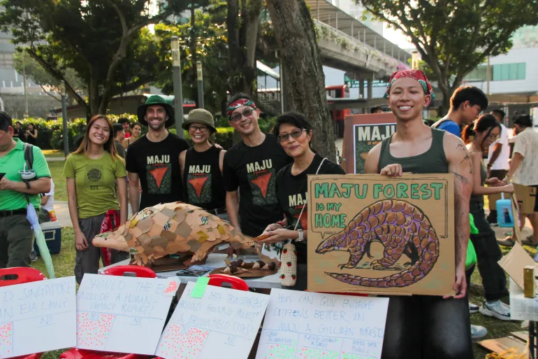 I residenti di Sunset Way mostrano solidarietà, sostenendo la protezione della foresta e dei suoi abitanti, incluso il pangolino della Sonda. Foto: Ada Cheong