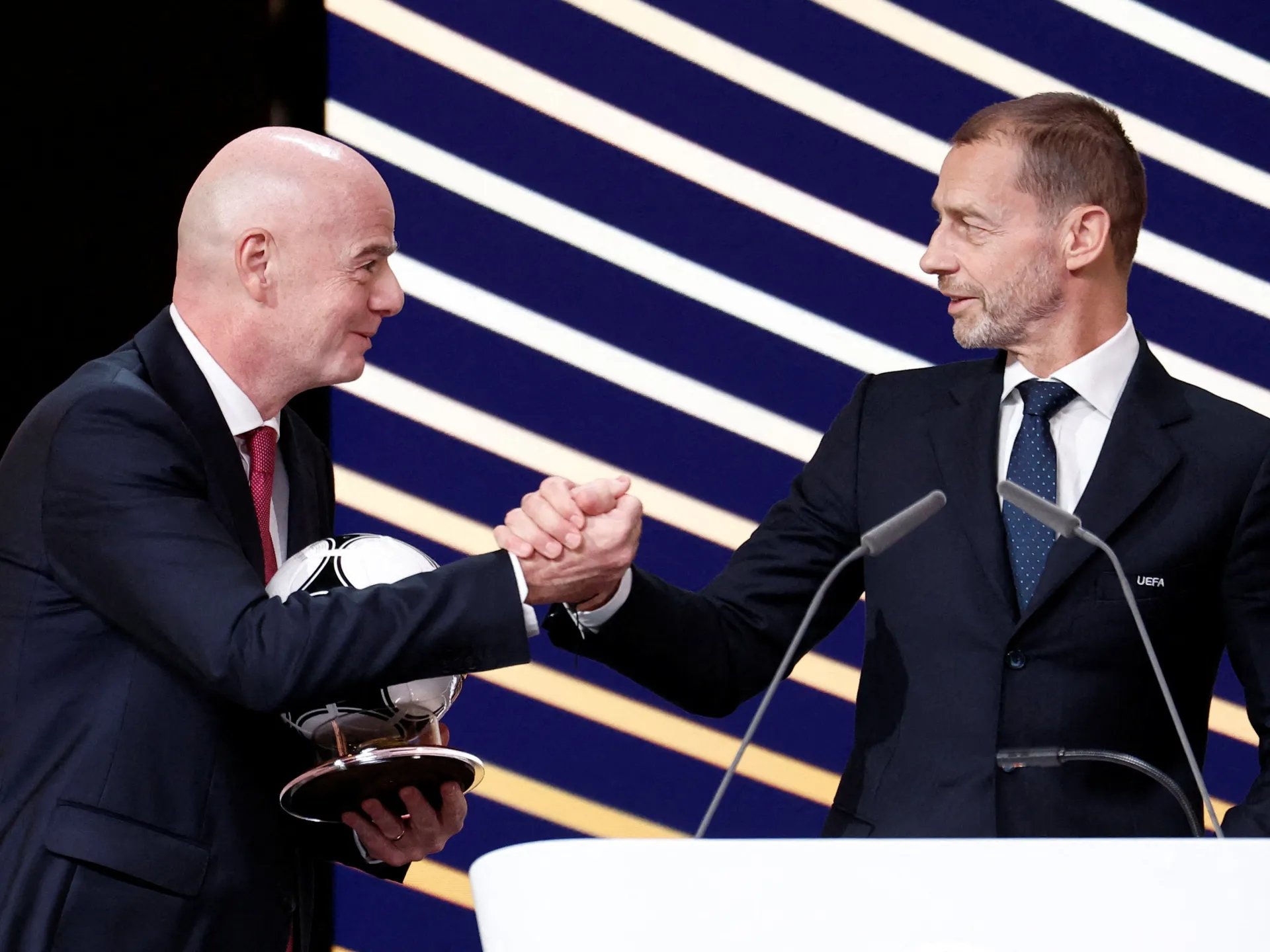 Ceferin non sfiderà Infantino per la presidenza della FIFA ma gli dice di lasciare