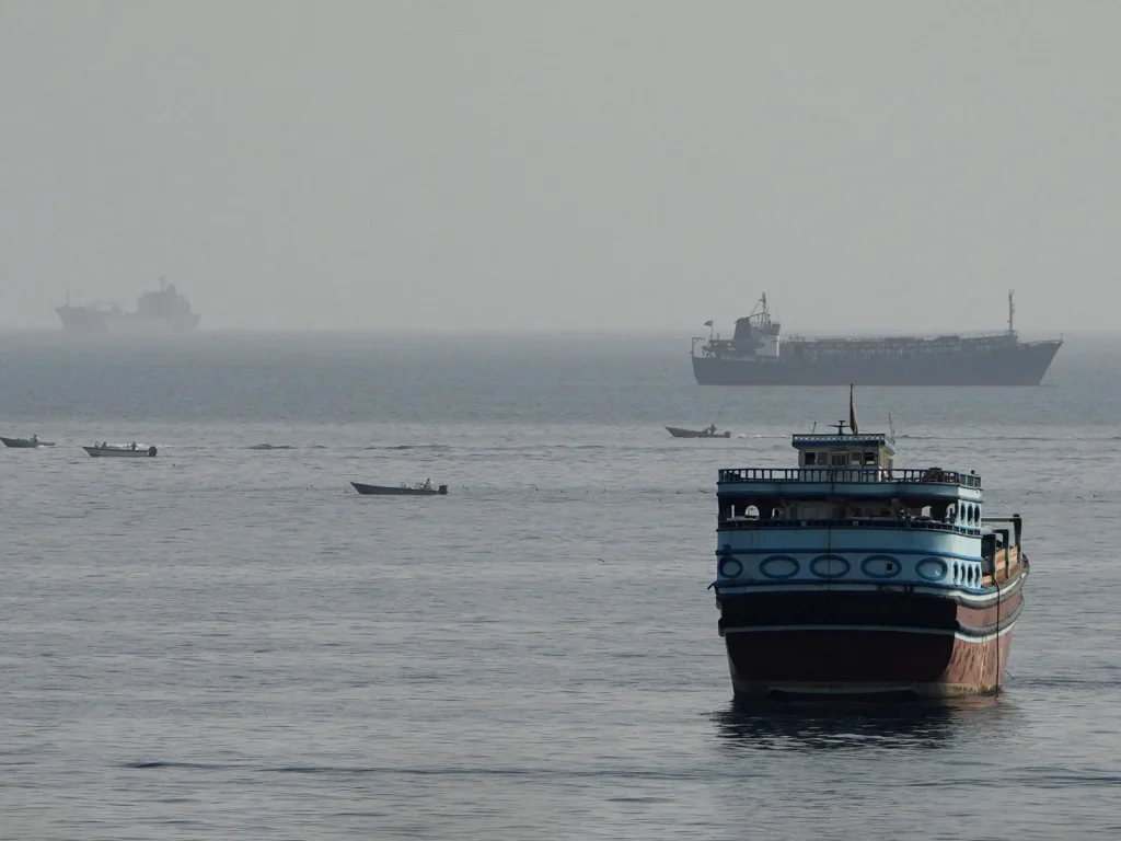 I pedaggi dello Stretto di Hormuz danneggerebbero i mezzi di sussistenza in tutto il mondo, avvertono gli armatori