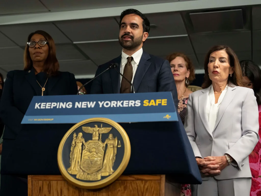 Il sindaco di New York Mamdani fa causa per bloccare i bonus di 10.000 dollari per gli insegnanti