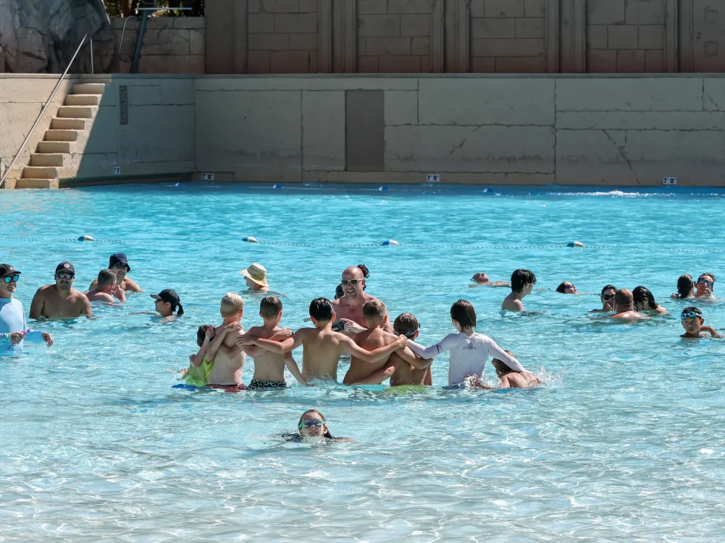 Il sondaggio suggerisce che gli adulti statunitensi si trovano ad affrontare una maggiore tensione a causa del caldo estremo
