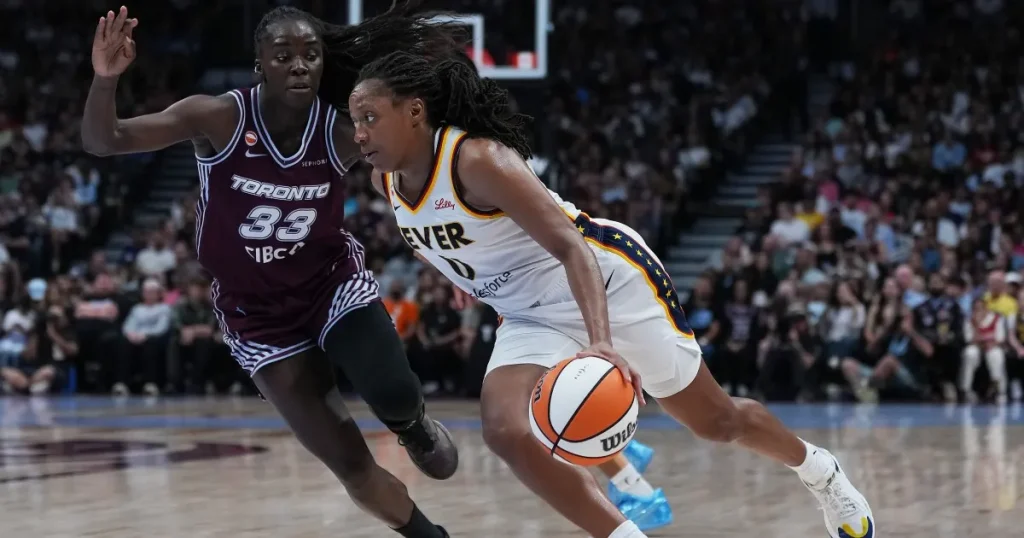 Kelsey Mitchell eguaglia il record di gol della WNBA nella vittoria di Fever su Tempo