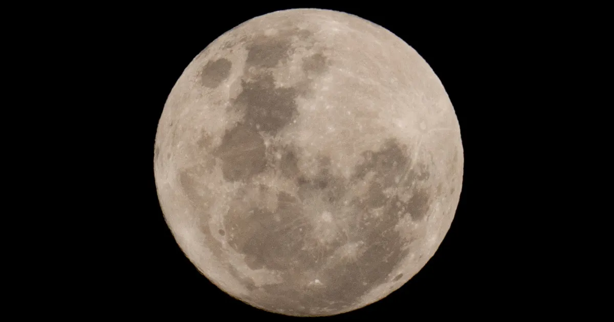 La missione cinese sulla Luna Nuova potrebbe svelare il segreto del ghiaccio lunare: perché è importante