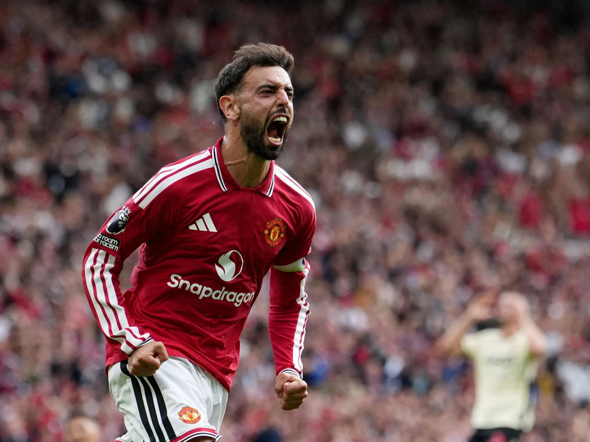 La tripletta di Fernandes licenzia il Man Utd in un thriller da sette gol con l'Ipswich