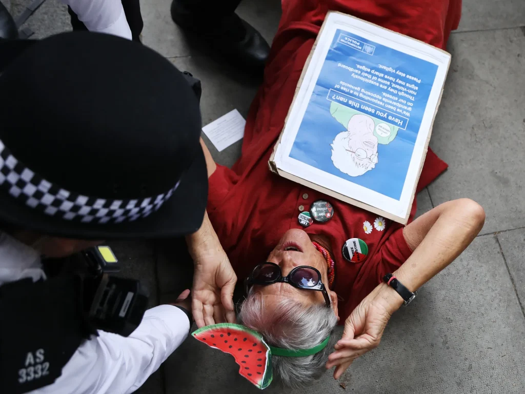 Lo stato britannico ha riformulato la protesta come terrorismo