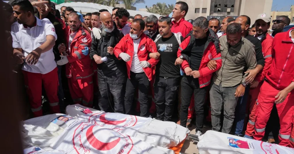 L’umanitarismo non sta crollando. Viene scambiato e compromesso
