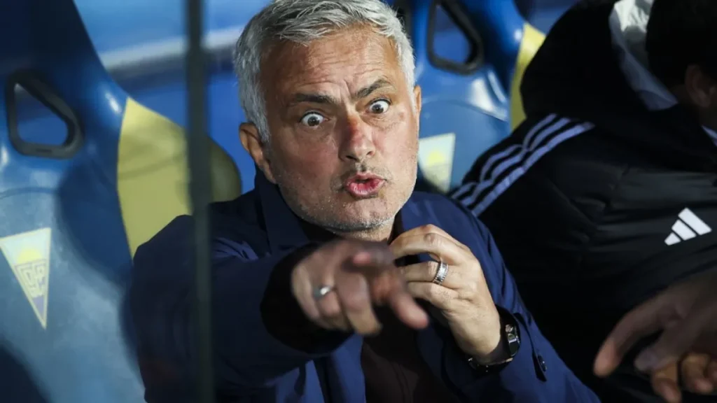 Mourinho spara un tiro del Real Madrid al Barcellona dicendo che "non aveva bisogno" di Rodri