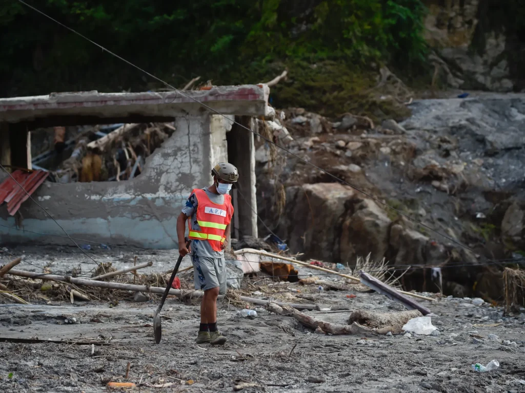 Nepal e Cina riprendono i soccorsi in caso di alluvioni mentre il bilancio delle vittime supera le 600 persone