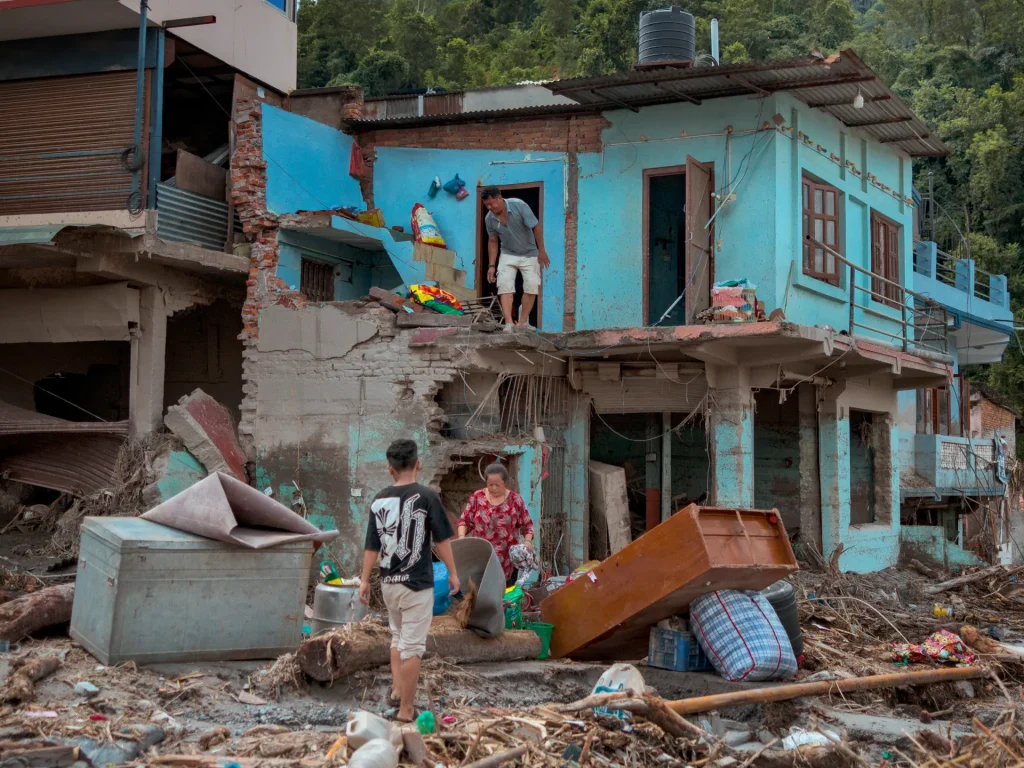 Perché il Nepal deve affrontare un'altra minaccia di inondazioni causata da un nuovo lago al confine con la Cina