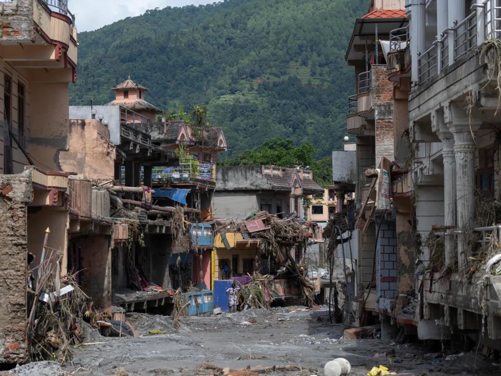 Quasi 470 morti nelle inondazioni in Nepal: cosa sappiamo degli sforzi di salvataggio