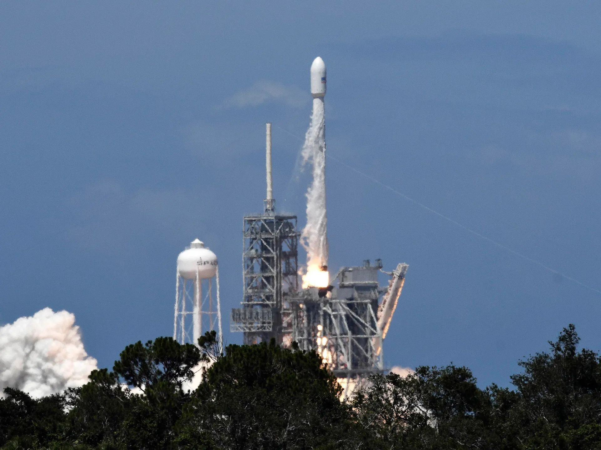 Segmento del razzo SpaceX destinato a schiantarsi sulla Luna: cosa è successo?