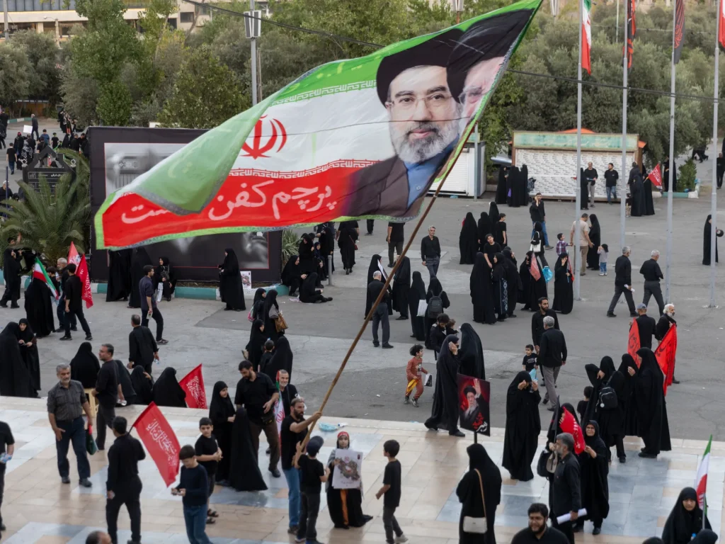 Sei mesi dopo, l’Iran è ancora in piedi, ma la sopravvivenza sta diventando sempre più costosa