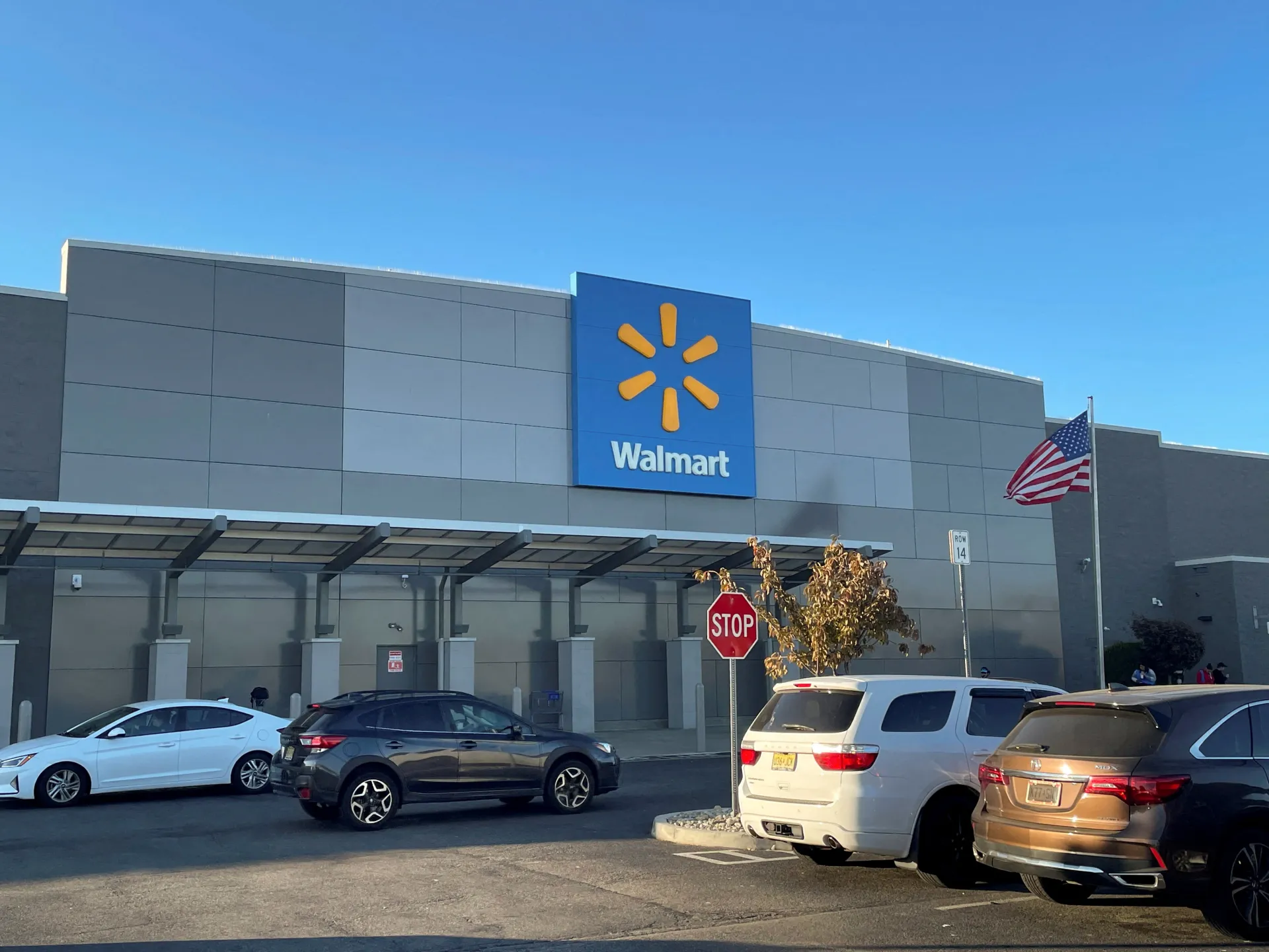 Walmart prevede un calo delle vendite a causa della diminuzione della spesa dei consumatori statunitensi
