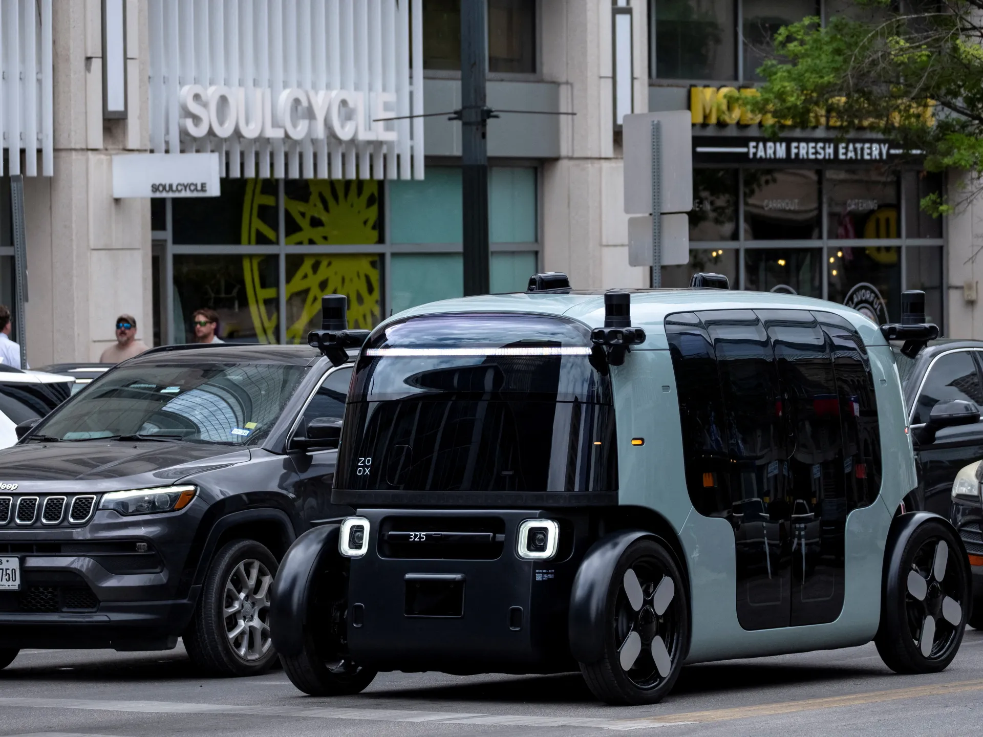 Zoox di Amazon ottiene l'approvazione federale statunitense per i robotaxi senza volante
