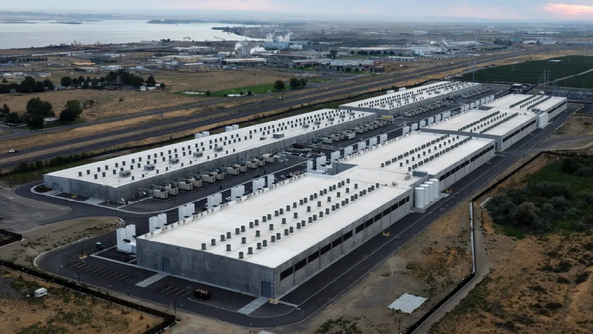 "Lasciate che i dati regnino": Trump denuncia l'opposizione ai data center negli Stati Uniti